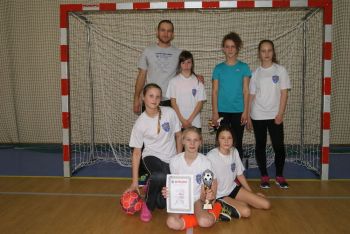 Nasze dziewczęta Mistrzyniami Powiatu w Halowej Piłce Nożnej