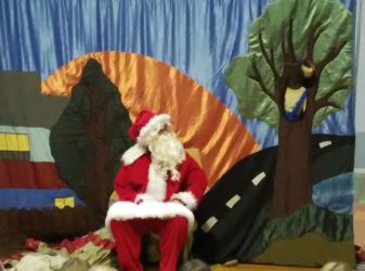 „Czerwony Kapturek spotyka Świętego Mikołaja”