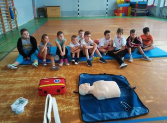Szkolenie z pierwszej pomocy przedmedycznej w klasie IV