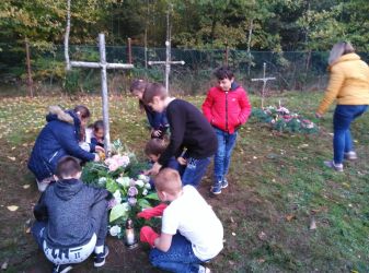 PORZĄDKI NA CMENTARZU