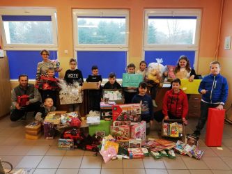 Podsumowanie akcji zbiórki pieniędzy i zabawek dla małych pacjentów oddziałów onkologicznych